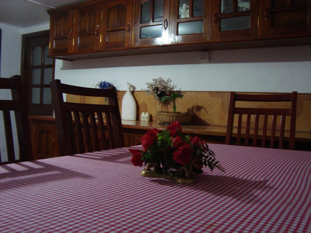 Andrews Hostel Нувара-Елія Екстер'єр фото