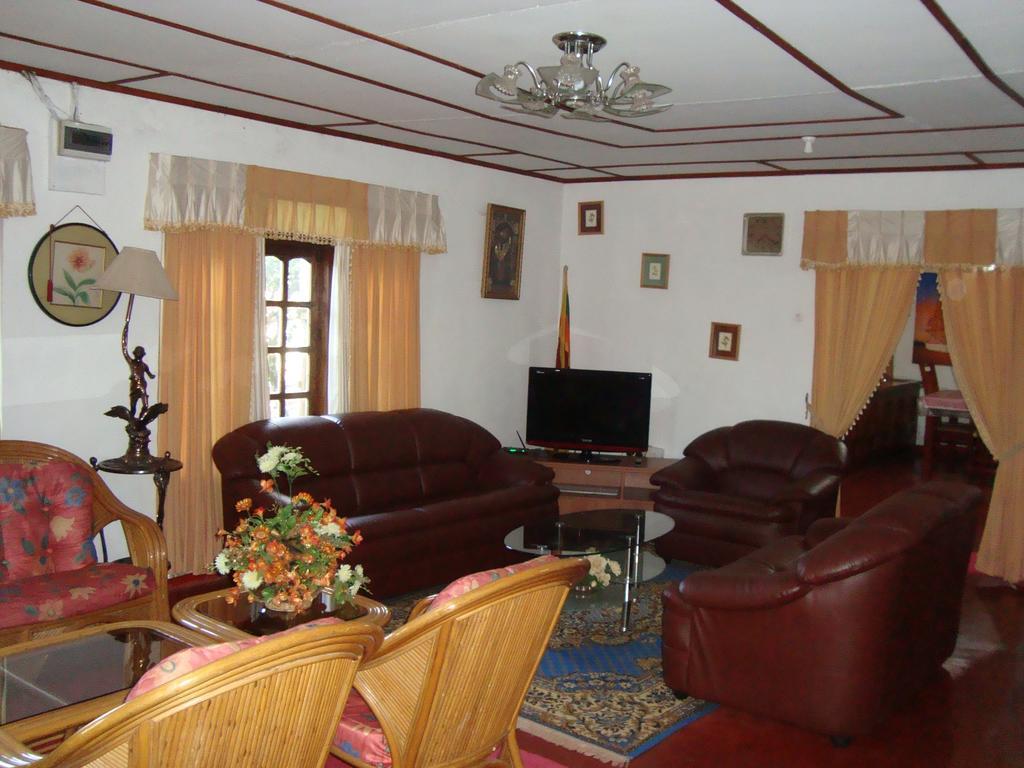 Andrews Hostel Нувара-Елія Екстер'єр фото