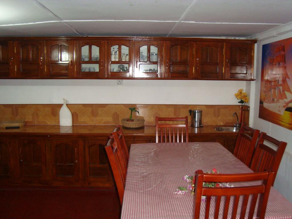 Andrews Hostel Нувара-Елія Екстер'єр фото